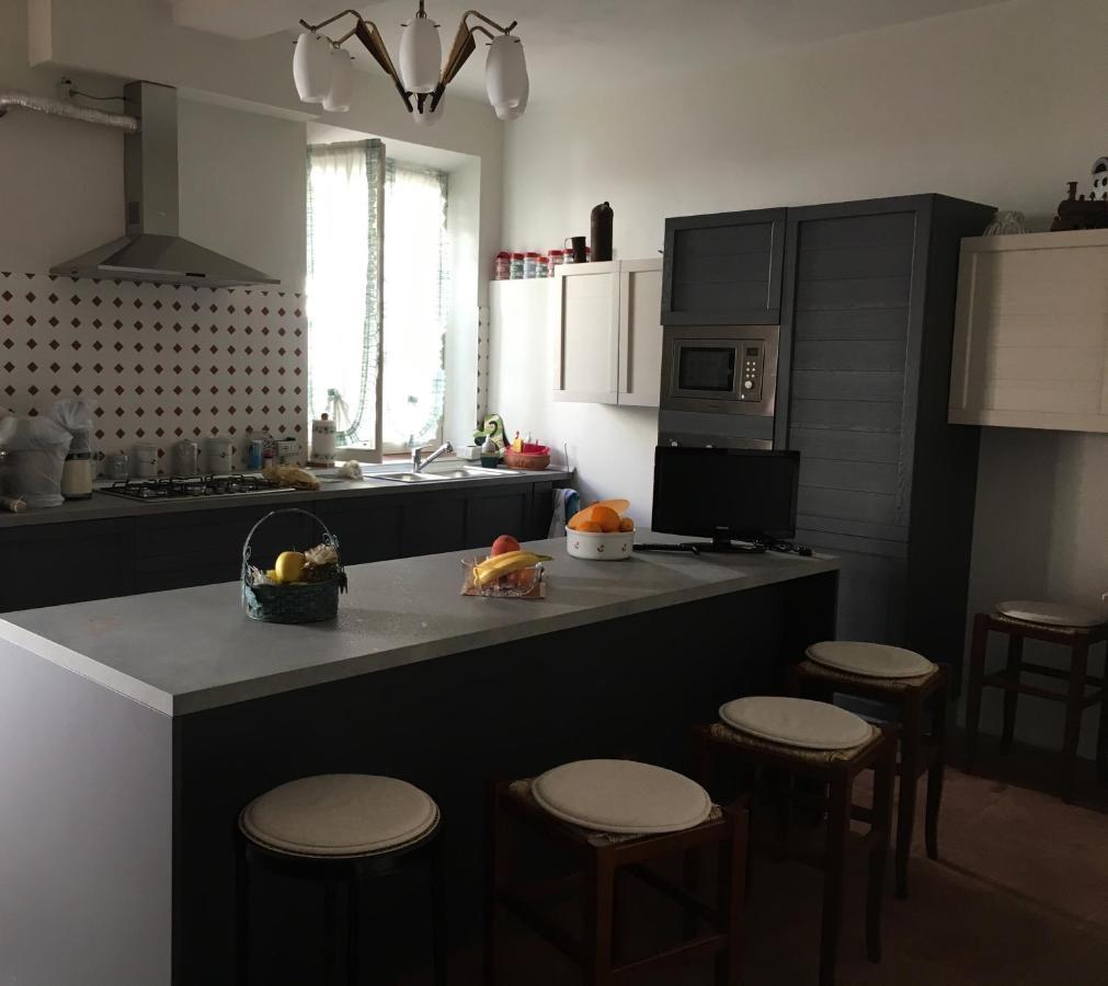 Portale Dei Soli - Room & Breakfast Rolo Bagian luar foto