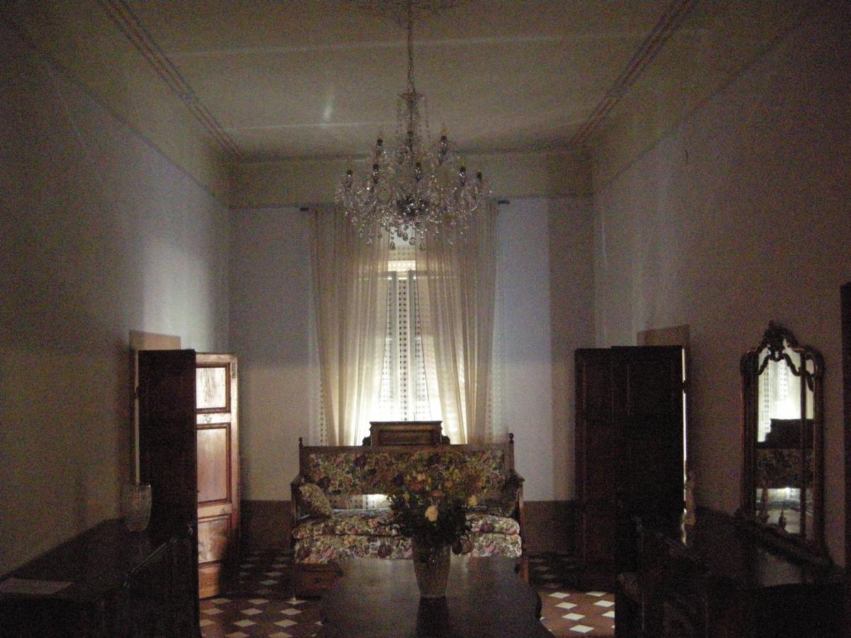 Portale Dei Soli - Room & Breakfast Rolo Bagian luar foto